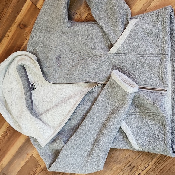 The North Face Heather Gray Teddy Jacket - Picture 4 of 9